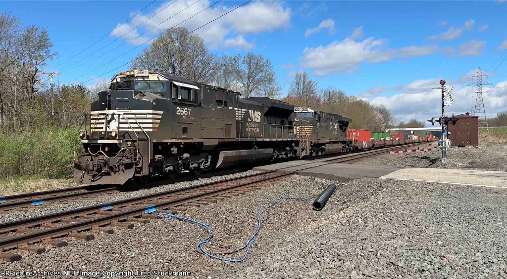 NS 2667 what a blast to hear and see this unit leading at Sandy Lake Rd.